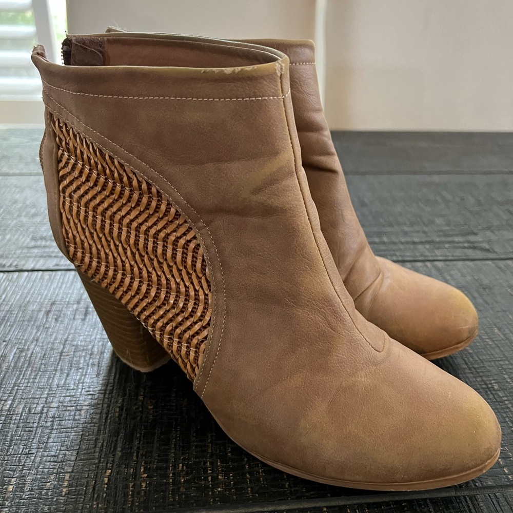 Qupid booties, size 9, used.
